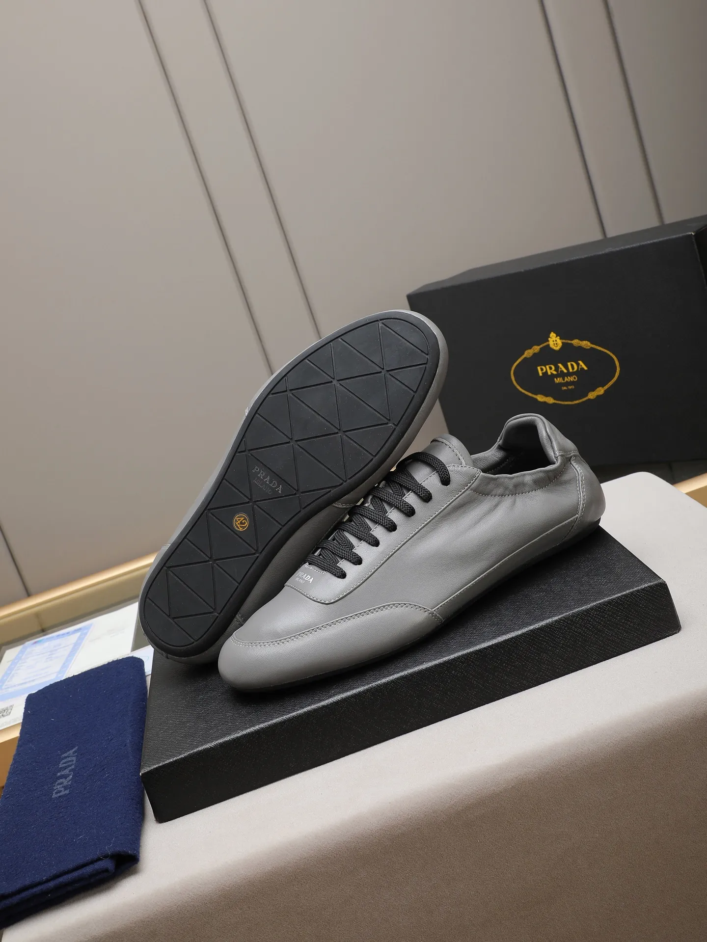Men's shoes 💰520 PRADA, original version developed 1:1. Fabric sheepskin ➕Imported water-dyed sheep lining, rubber outsole, code number 38 to 44 (45 customized)